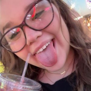 Meet your Posher, Helena